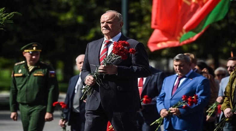 Mientras tanto, en Rusia, las conmemoraciones celebradas en homenaje a la mencionada fecha, fueron encabezadas por el presidente del Comité Central del Partido Comunista de la Federación Rusa, Guennady Zyuganov.