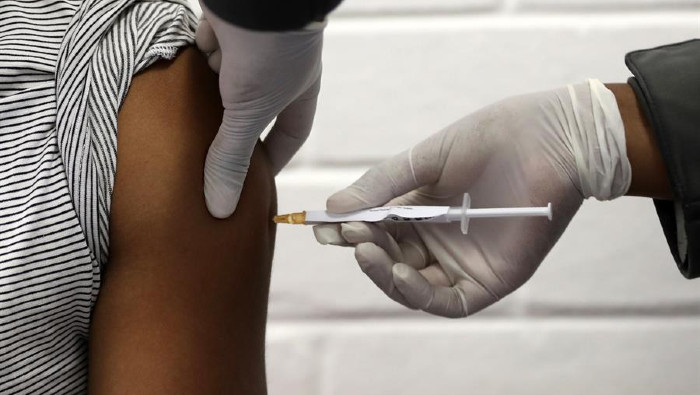 La OMS lanzó la iniciativa Covax, con el objetivo de garantizar el acceso universal a la vacuna. Unos 170 países están incorporados a la misma. Estados Unidos se abstuvo de sumarse al proyecto.