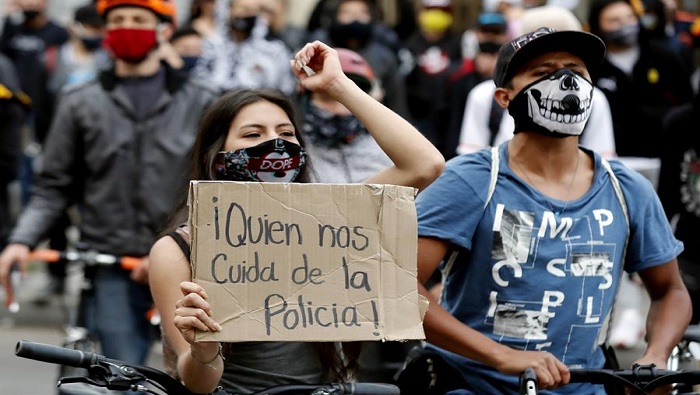 En las últimas horas se registraron 19 plantones y protestas en Bogotá en rechazo al asesinato por agentes policiales del abogado Javier Ordóñez y por la posterior represión policial.