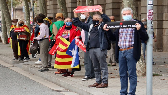 La Policía declaró estado de máxima alerta en Cataluña debido a la visita del rey y las manifestaciones en su contra.