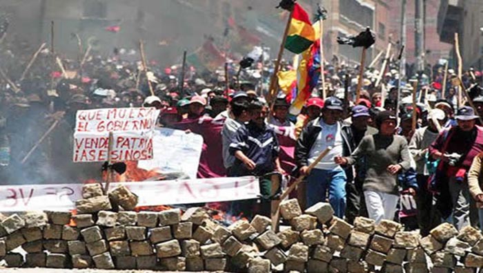 Para el año 2011, la Justicia boliviana condenó a prisión a 15 jefes militares , así como a dos exministros de la administración de Sánchez de Lozada.