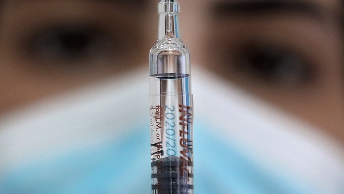 El precio total de cada dosis de la vacuna producida por la empresa farmacéutica Astra Zeneca equivale a 2,90 euros.