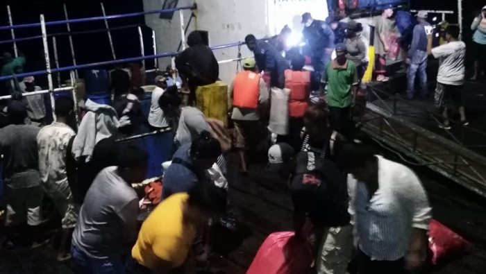 La Fuerza Naval de Nicaragua y empresas pesqueras de Bilwi, evacúan a más de 1.500 personas de los Cayos Miskitos
