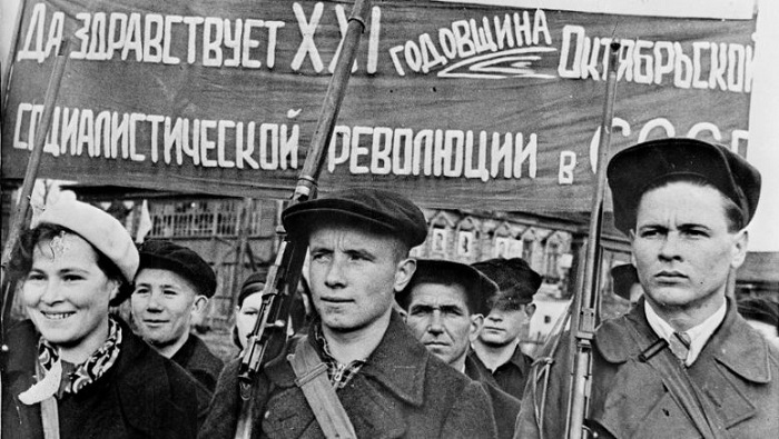 Con el triunfo bolchevique el 7 de noviembre de 1917, la clase trabajadora emprendió el camino de la Revolución mundial.
