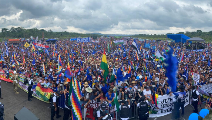 Comienza la concentración en Chimoré para recibir a Evo Morales.