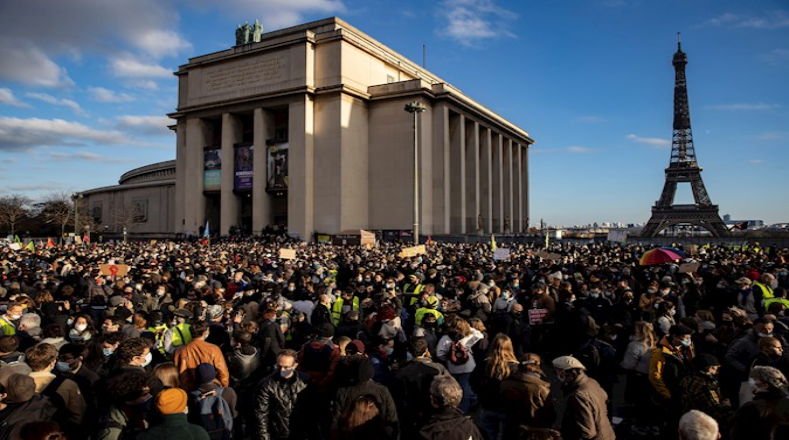 Desde el pasado 21 de noviembre el pueblo francés se ha manifestado contra la legislación de seguridad global aprobada por el Parlamento francés. 