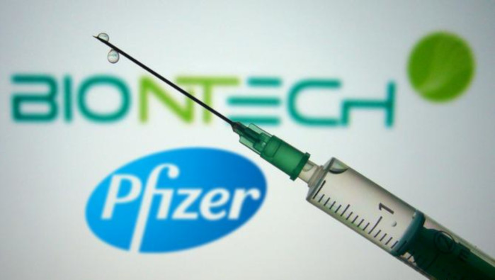 Las vacunas de Pfizer y de Moderna costarán entre 15 y 21 euros y necesitan almacernarse a muy bajas temperaturas para mantenerse estables.