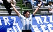 La propuesta de colocar la imagen de Maradona en billetes y sellos postales destaca la excepcionalidad de la vida del jugador y su trayectoria.