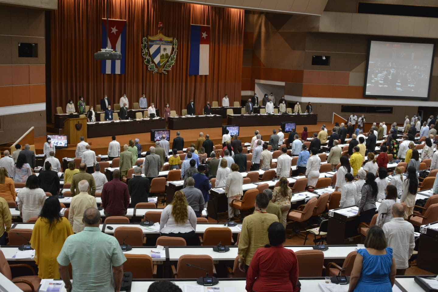 Los diputados a la Asamblea Nacional de Cuba reconocieron la labor de todo el personal de la ciencia cubana.