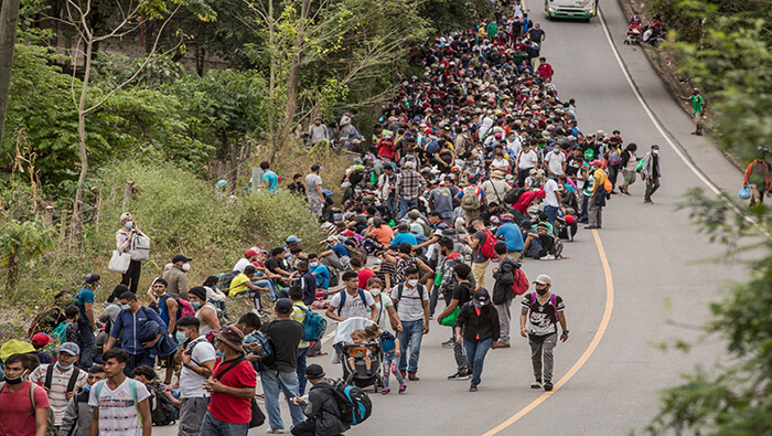 Cientos de hondureños partieron en caravana rumbo a EE.UU. a mediados del mes pasado.