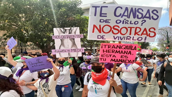 Las organizaciones y colectivos participantes en la marcha celebraron de una manera combativa el Día Internacional de la Mujer.