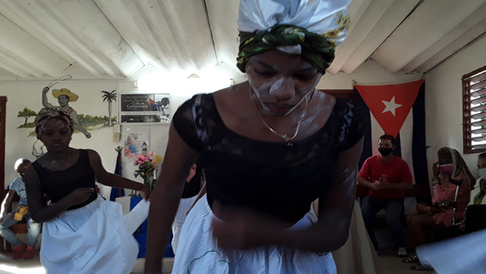 Con música y baile de los antiguos esclavos africanos, el cabildo Kunalumbo honra la semana contra la discriminación racial de los pueblos.