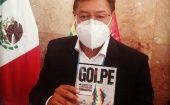 El presidente boliviano Luis Arce recibió una copia del documental durante su reciente visita a México.