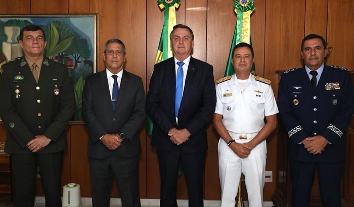Analistas opinan que los cambios en la alta cúpula militar de Brasil responden a posibles contradicciones entre las Fuerzas Armadas y el presidente Bolsonaro.