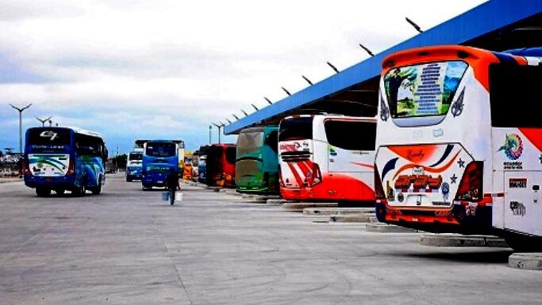 El paro de transportistas interprovinciales llega en plena transición entre el gobierno de Lenín Moreno y el de Guillermo Lasso.