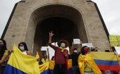 Colombianos residentes en México protestan en solidaridad con sus compatriotas y en rechazo a las políticas económicas de su país.