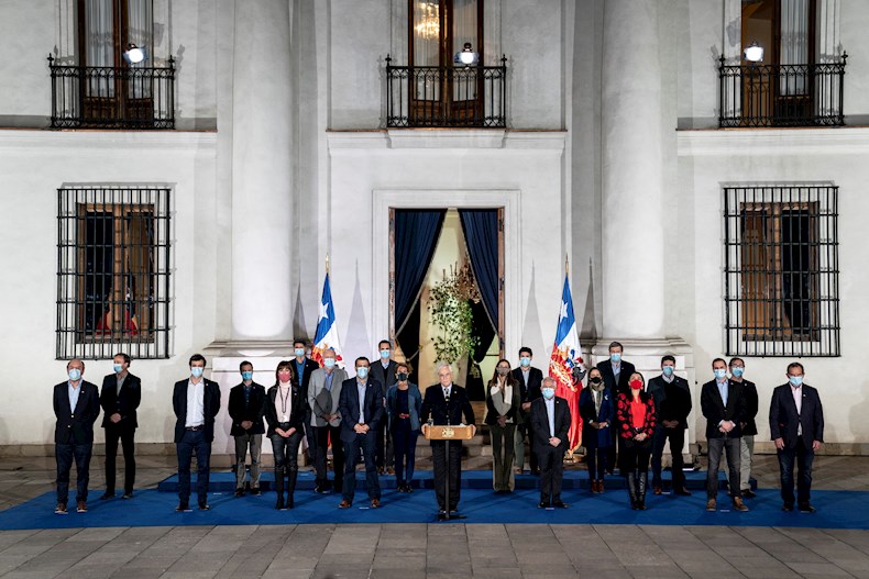 Presidente Piñera reconoce la derrota en las elecciones para los representantes de la Convención Constituyente, gobernadores, alcaldes y concejales.