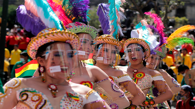 Recientemente en el Perú declararon patrimonio cultural de ese país a las danzas de la Morenada y Caporales, por lo que han decidido celebrar el evento con la consigna "Matracas y cascabeles reclaman su origen".