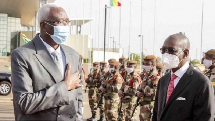 El presidente del Gobierno de transición de Mali, Bah Ndaw, y el primer ministro, Moctar Ouané, fueron detenidos por militares en la noche de este lunes.