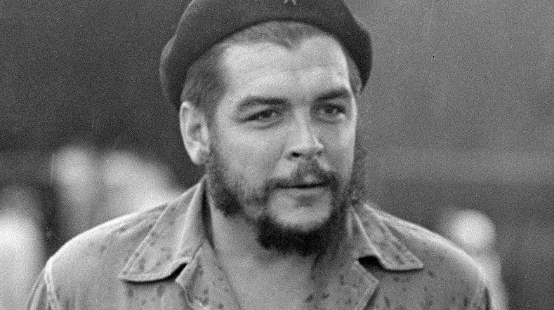 En febrero de 1959 se publicó en la Gaceta Oficial que el Consejo de Ministros de Cuba había otorgado a Ernesto Che Guevara la nacionalidad cubana por nacimiento,