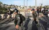 Soldados israelíes atacaron a jóvenes palestinos y los evacuaron a la fuerza antes del comienzo de la marcha de los colonos.