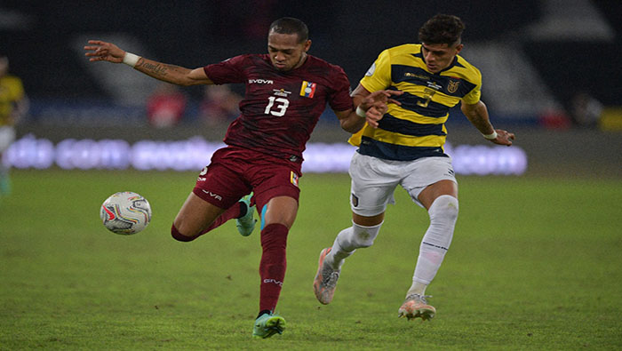 Apenas recorridos cinco minutos, Castillo recibió un centro y de cabeza marcó el empate, a partir de ahí Venezuela creció en fútbol encerrando a Ecuador.