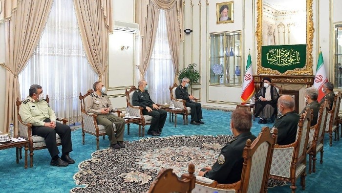 El nuevo presidente electo ya encabeza en Teherán las primeras reuniones con el equipo de transición del Gobierno saliente.