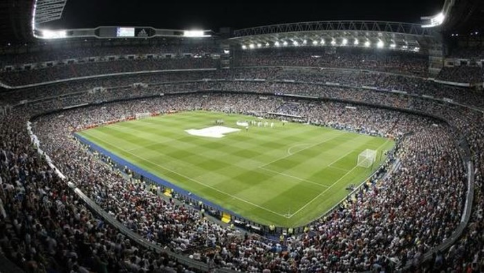 De momento, España no vivirá estas escenas de estadios llenas, aunque espera que en la próxima liga se pueda hacer.