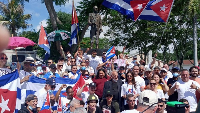 Los cubanoamericanos desean que las medidas coercitivas que llevan más de 60 años y tienen el rechazo de la mayor parte del mundo, cesen y así lo demandan en las calles de Miami