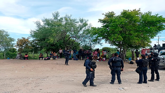 Los migrantes rescatados fueron puestos a disposición del Instituto Nacional de Migración de México.