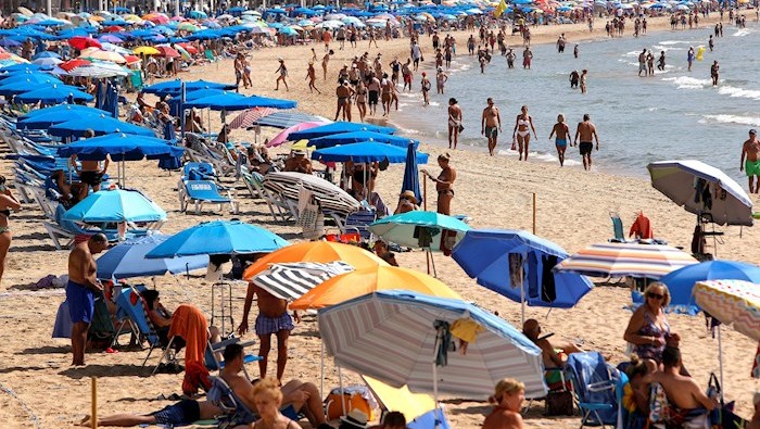 La medida asesta golpe en pleno verano al turismo español, sobre todo en Canarias donde los turistas alemanes son clientes mayoritarios.