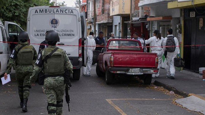 Funcionarios de la FGE de Michoacán envió los seis cadáveres al servicio forense para ser identificados por sus familiares.