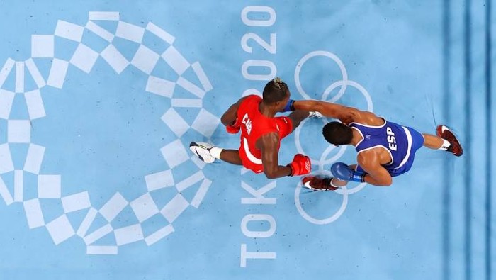 El combate de Julio César La Cruz y Emmanuel Reyes tenía ribetes políticos, desde antes de saltar al encerado del boxeo olímpico.