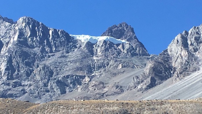 Los glaciares y picos nevados de la cordillera de los Andes han retrocedido por la caída de los niveles de precipitaciones y nevadas asociadas a los efectos del cambio climático.