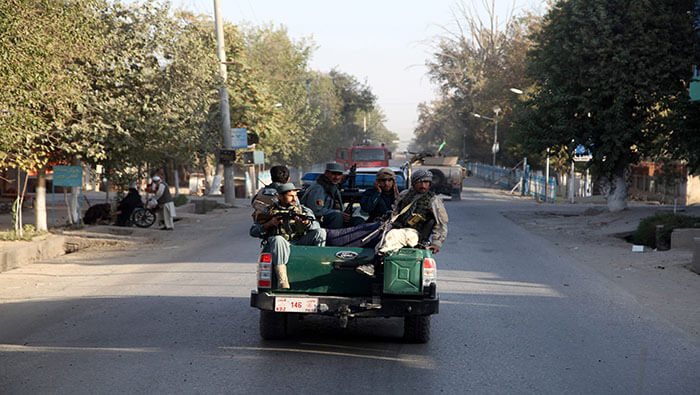 Fuerzas militares afganas intentan mantener el control de la ciudad de Kunduz en el norte de Afganistán.
