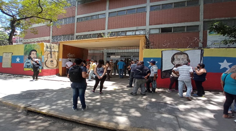 El pueblo le envía una vez más un mensaje de democracia a quienes promueven la violencia en Venezuela, valoró el presidente de la Asamblea Nacional Jorge Rodríguez en estas elecciones primarias