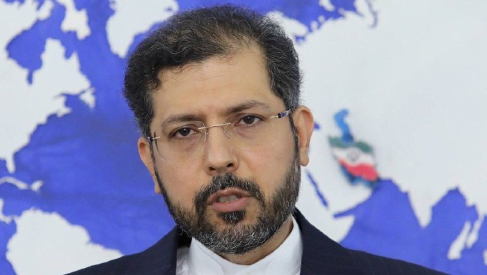 El portavoz del Ministerio de Exteriores iraní, Said Jatibzade , aconsejó el Gobierno británico que atiendan sus propias responsabilidades y deberes