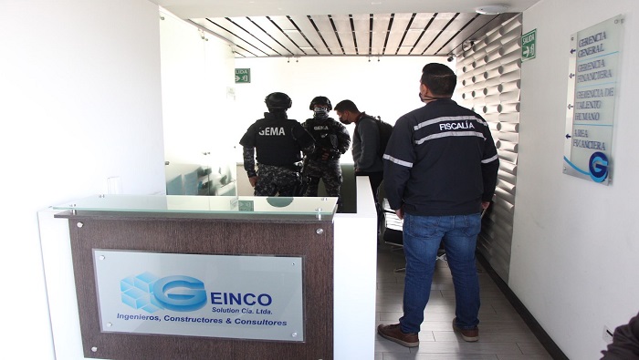 El ente fiscal informó que en la madrugada se realizaron ocho allanamientos en los departamentos de Quito y Guayaquil.