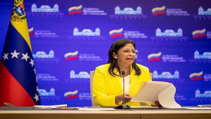 La vicepresidenta venezolana señaló que la responsable de la política exterior colombiana ha hecho gala de una profunda ignorancia de su oficio de canciller.