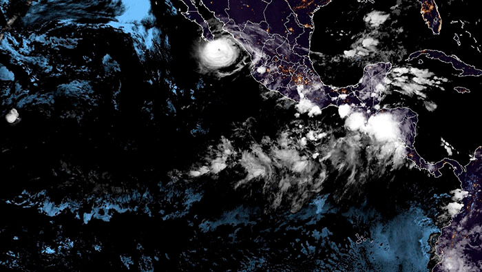 El huracán Olaf tocó tierra a 35 kilómetros de la localidad mexicana de Cabo San Lucas en la península de Baja California.