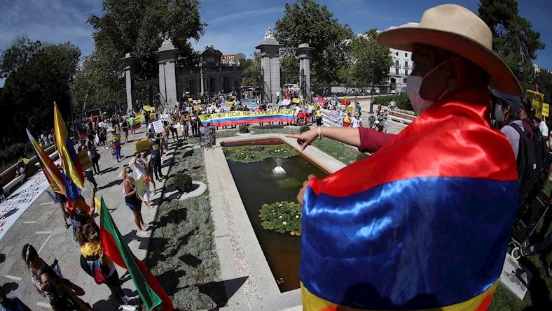 La manifestación estuvo organizada por el colectivo Resistencia Madrid-Colombia y el colectivo Por la Vida, Paz y Justicia.