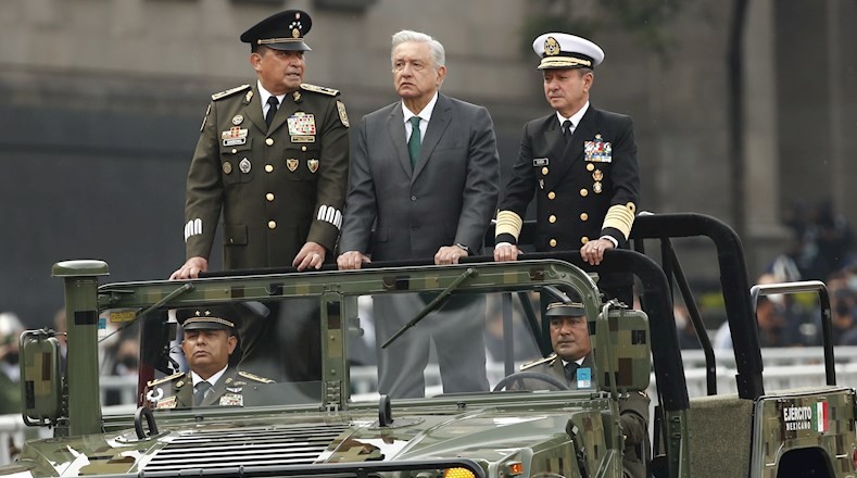 El desfile comenzó a las 10H00, hora local (05H00 GMT)  y estuvo presidido por Andrés Manuel López Obrador junto a los elementos de la Secretaría de la Defensa Nacional, la Secretaría de Marina, la Guardia Nacional, entre otras instituciones de las Fuerzas Armadas.