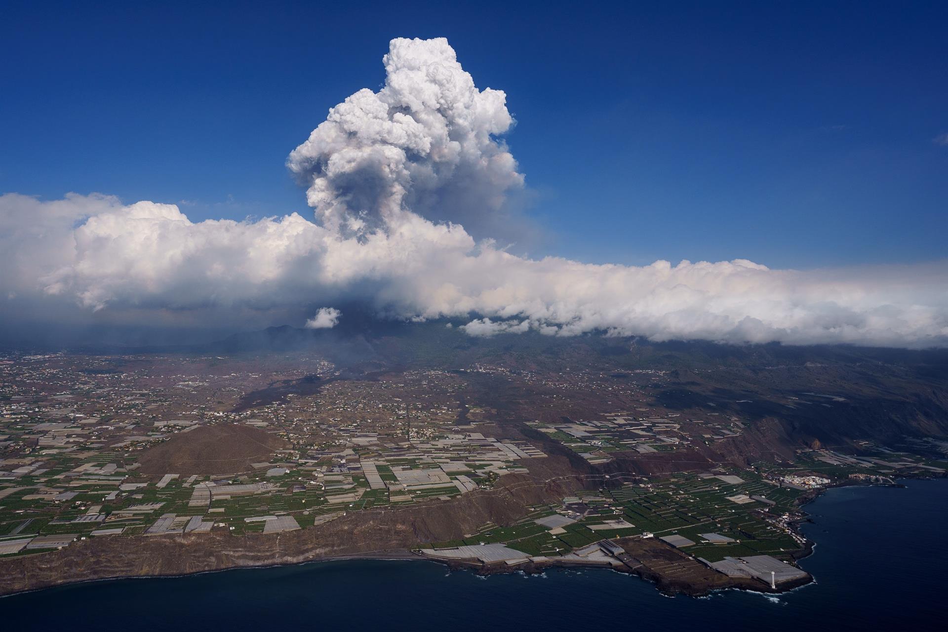Las cenizas del volcán se han expandido hacia La Gomera y una parte de Tenerife Sur.