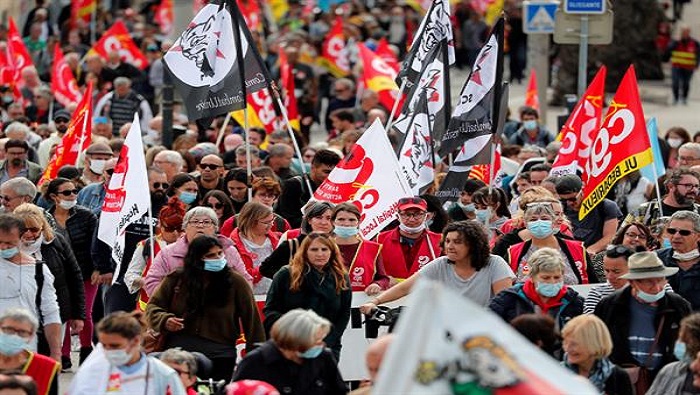 Miles de trabajadores franceses desfilan este martes en todo el país en defensa de sus derechos.