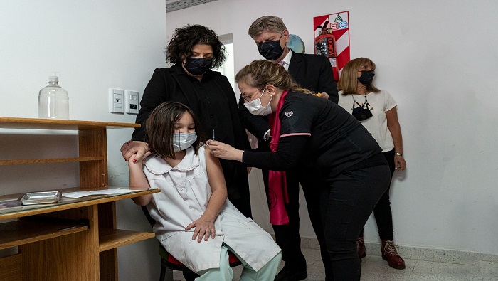 Las autoridades de Argentina garantizan la existencia de 9 millones de dosis en stock destinadas a la vacunación de los niños.