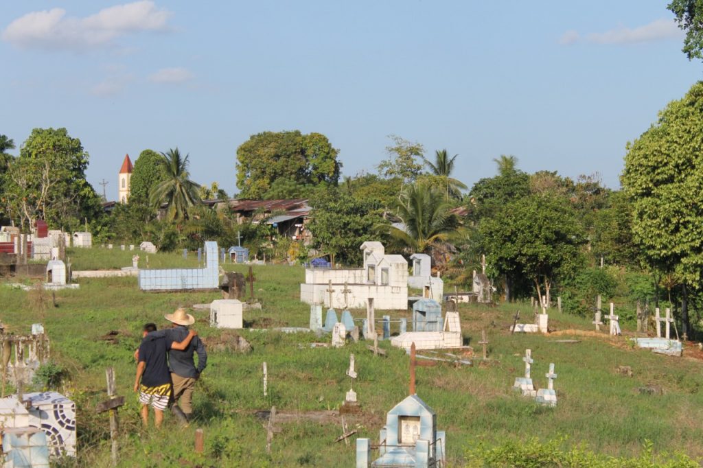 Varios de los 46 cuerpos recuperados en el cementerio de Montañita presentaban signos de violencia.