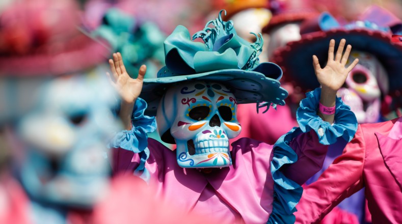 El centro Histórico y el Paseo de la Reforma en México acogió los festejos del Día de Los Muertos en México este domingo.