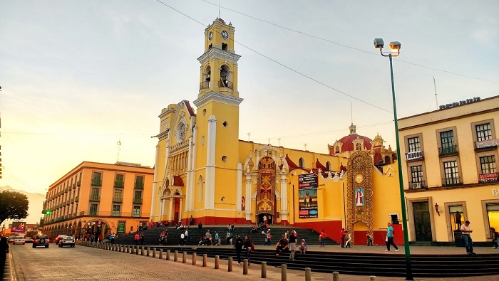 Entre los edificios más famosos de Xalapa se encuentra Catedral Metropolitana de la Inmaculada Concepción.
