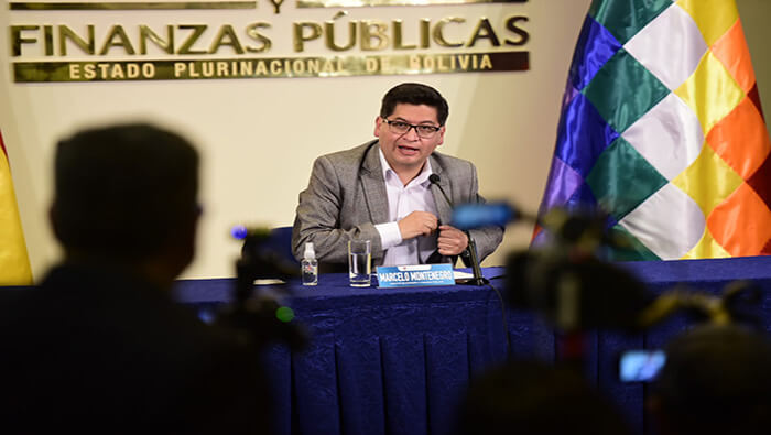 El ministro de Economía de Bolivia informó que están manteniendo conversaciones con los gremios de choferes.