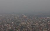 Nueva Delhi está cubierta hoy por un manto de niebla tóxica y la calidad del aire sobre la ciudad permanece en la categoría "muy pobre".